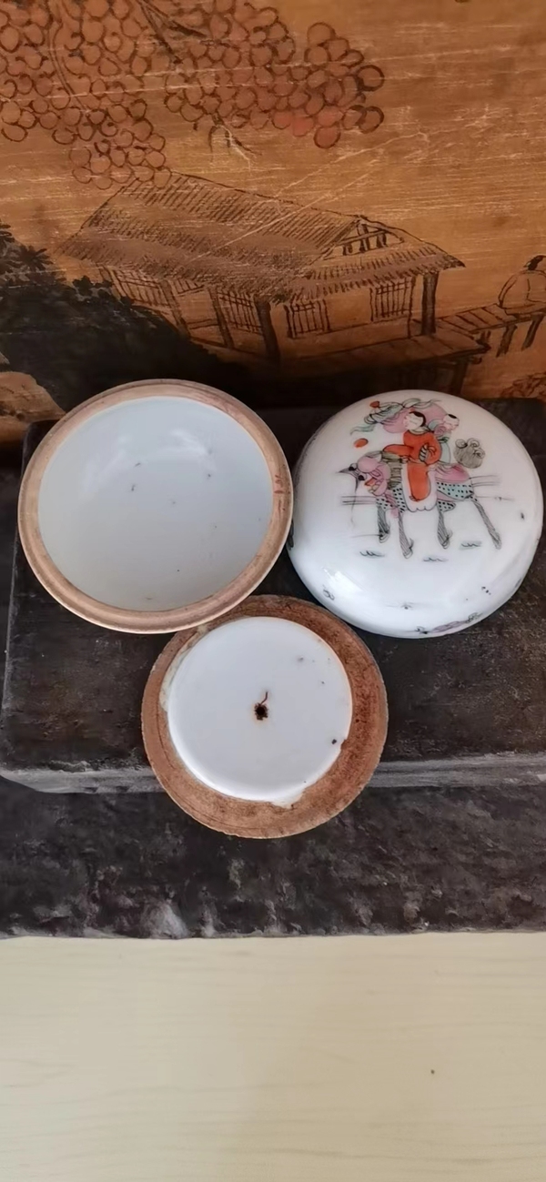 古玩陶瓷麒麟送子粉彩蓋盒拍賣,當前價格1600元