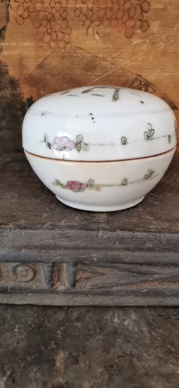 古玩陶瓷麒麟送子粉彩蓋盒拍賣,當前價格1600元