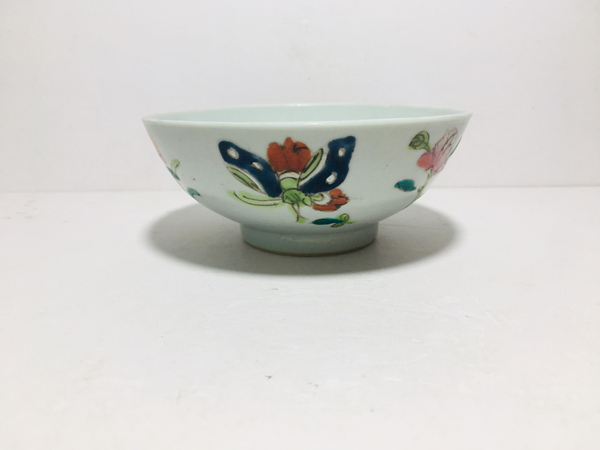 古玩陶瓷粉彩蝴蝶四季花卉紋碗拍賣,當(dāng)前價格88元