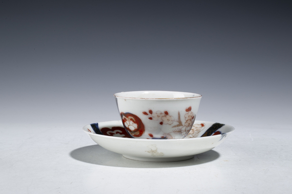 古玩轉(zhuǎn)賣青花礬紅描金杯碟一套拍賣，當(dāng)前價(jià)格0元