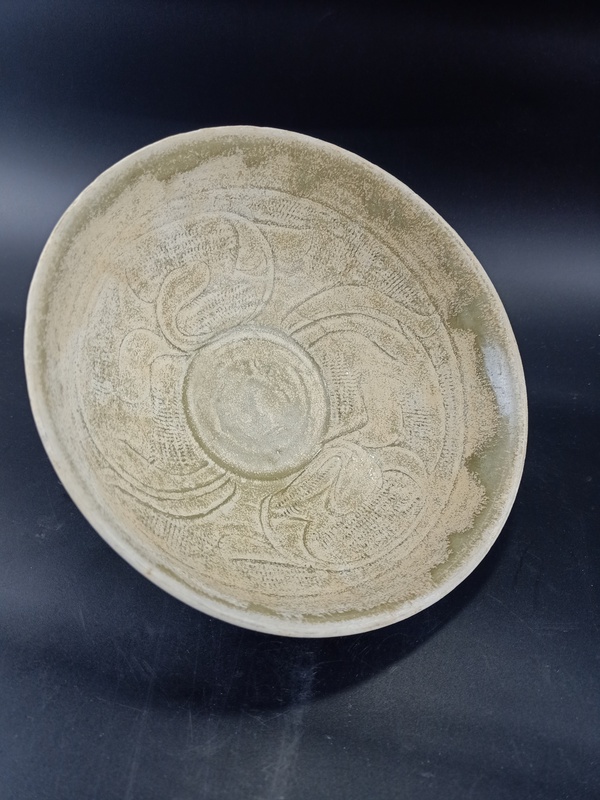 古玩转卖【收藏级精品】同安窑珠光青瓷刻花斗笠碗拍卖，当前价格6666元