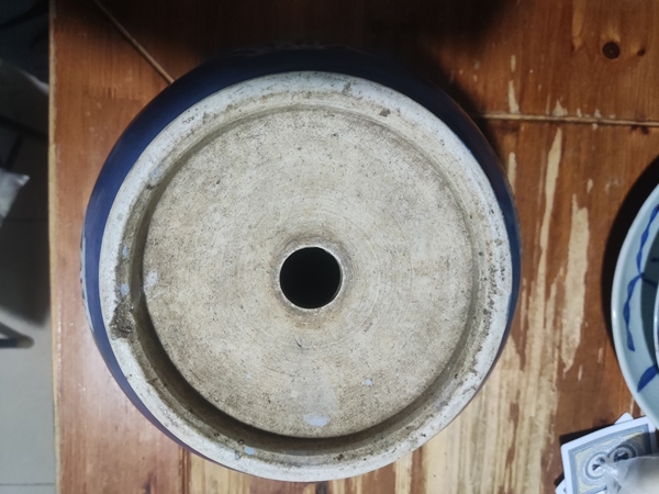 古玩陶瓷清中期藍釉堆白花卉紋花盆拍賣,當前價格2288元