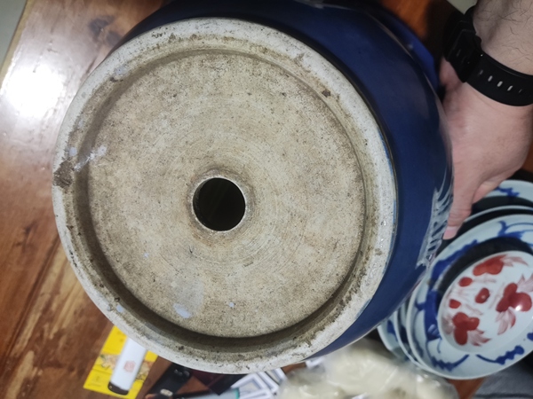 古玩陶瓷清中期藍釉堆白花卉紋花盆拍賣,當前價格2288元