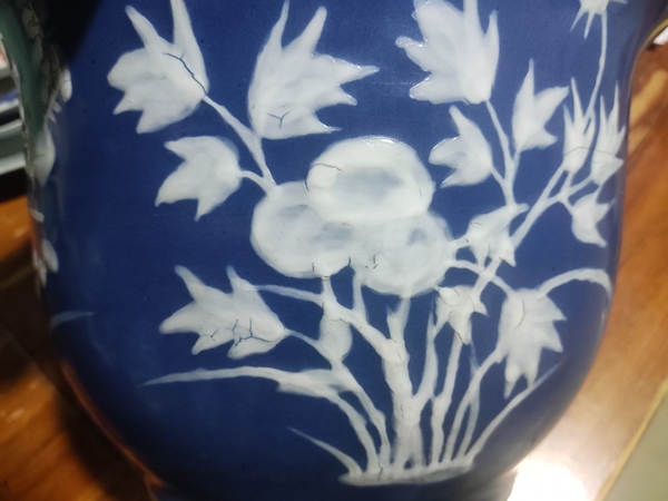 古玩陶瓷清中期藍釉堆白花卉紋花盆拍賣,當前價格2288元