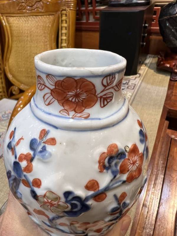 古玩陶瓷乾隆青花釩紅堆塑瓶拍賣,當前價格8888元