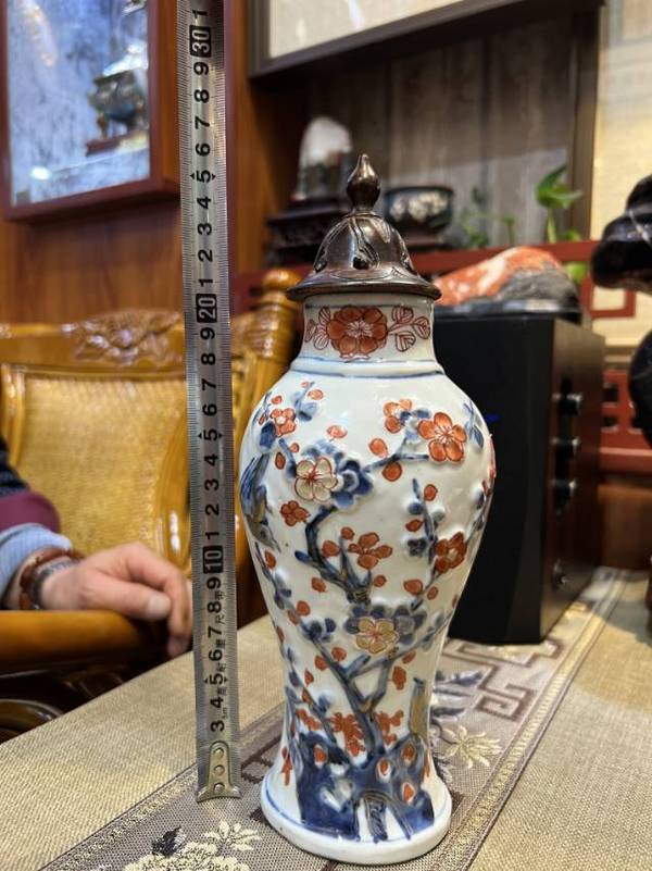 古玩陶瓷乾隆青花釩紅堆塑瓶拍賣,當前價格8888元