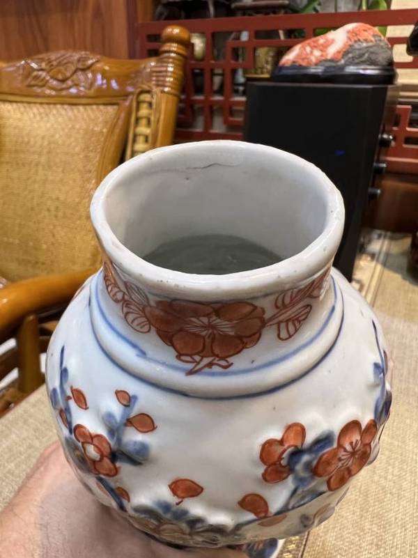 古玩陶瓷乾隆青花釩紅堆塑瓶拍賣,當前價格8888元