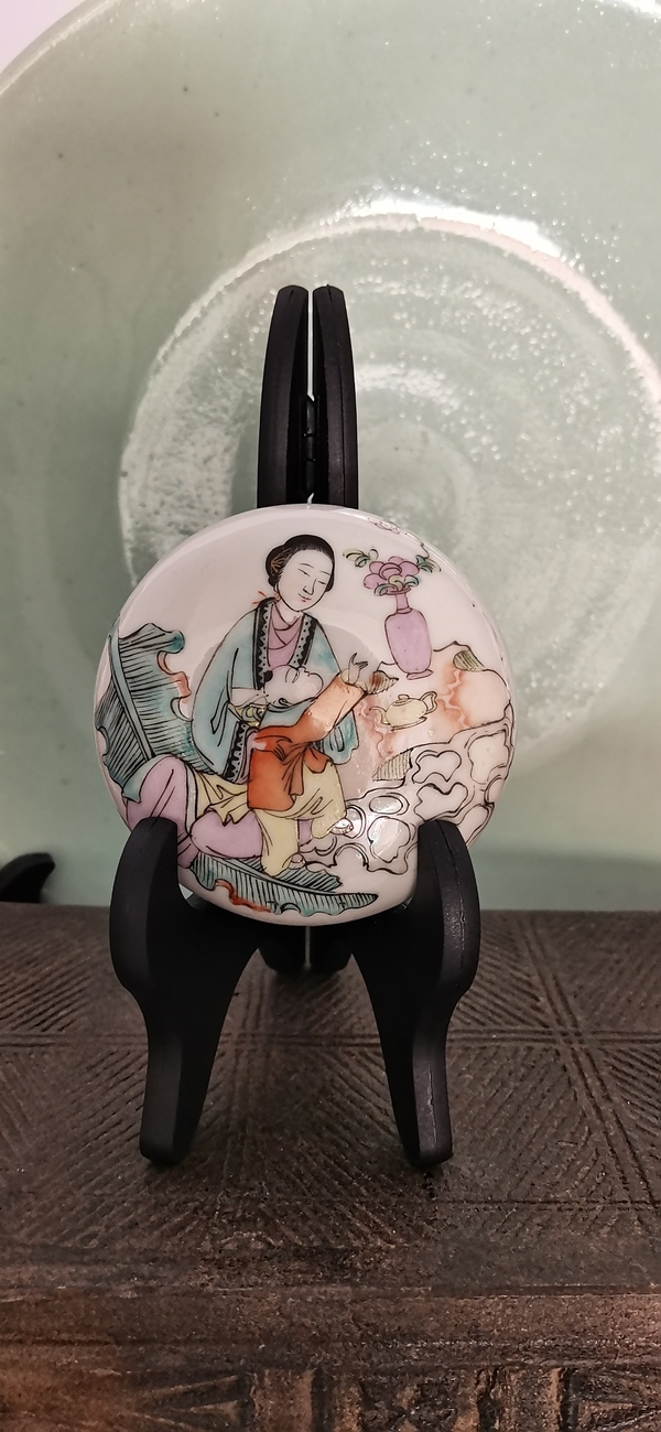 古玩陶瓷仕女紋粉彩蓋盒拍賣,當(dāng)前價格1200元