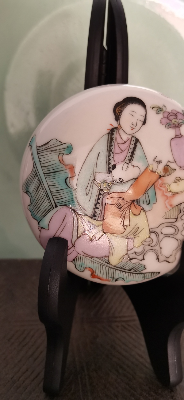 古玩陶瓷仕女紋粉彩蓋盒拍賣,當(dāng)前價格1200元