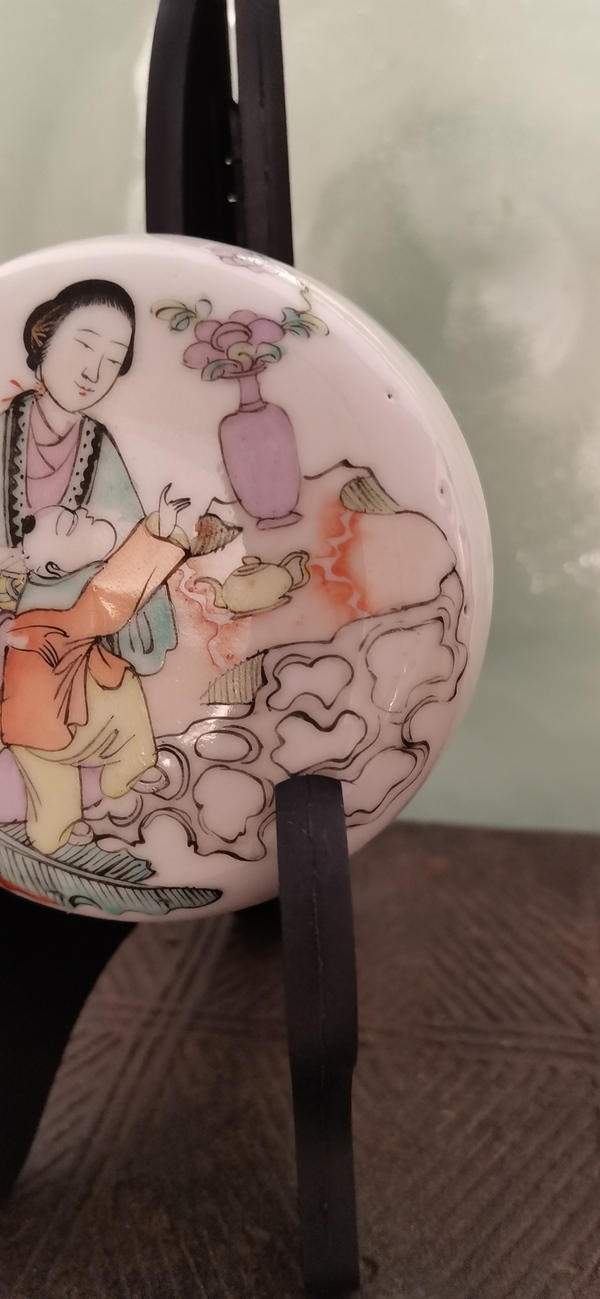 古玩陶瓷仕女紋粉彩蓋盒拍賣,當(dāng)前價格1200元