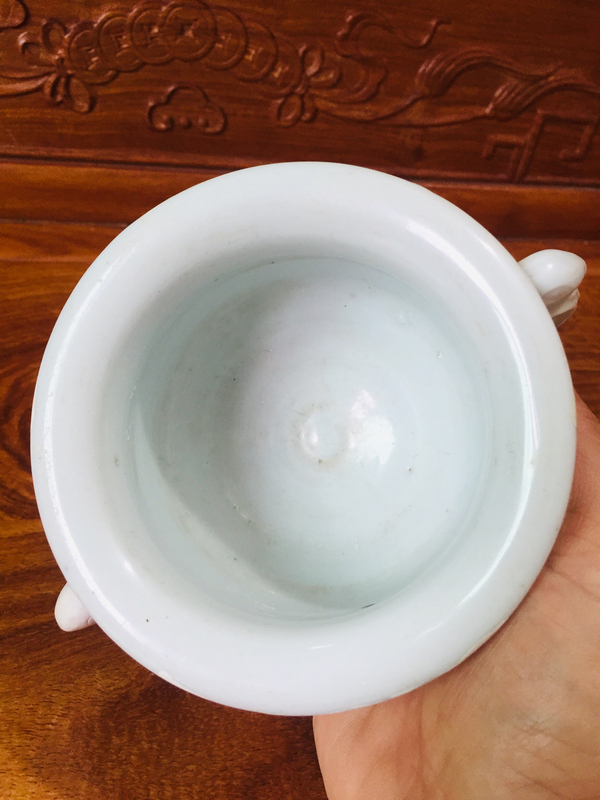 古玩陶瓷白釉夔龍雙耳香爐拍賣,當前價格6888元
