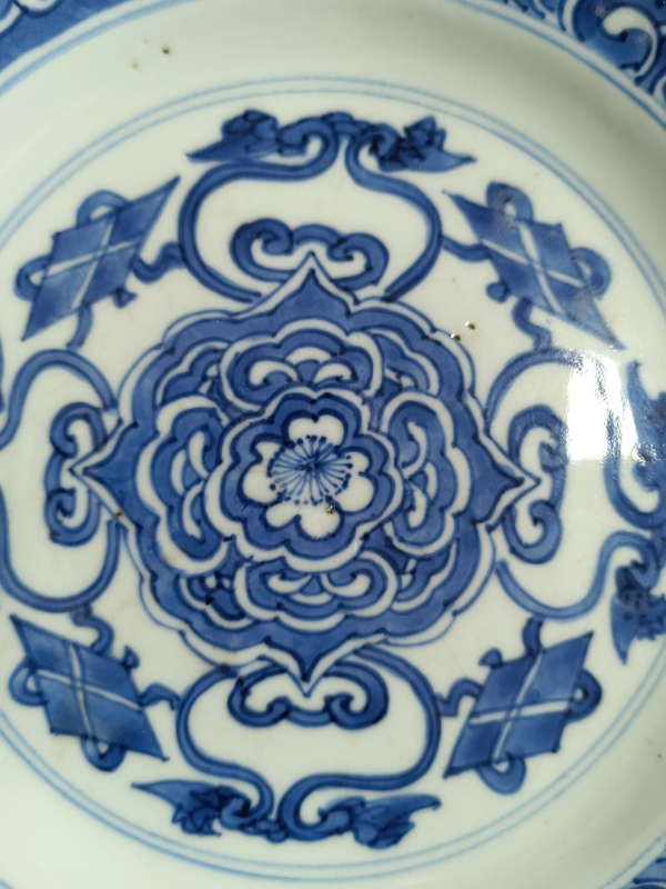 古玩陶瓷清—康熙精品青花八寶花卉紋折沿盤拍賣,當前價格6666元