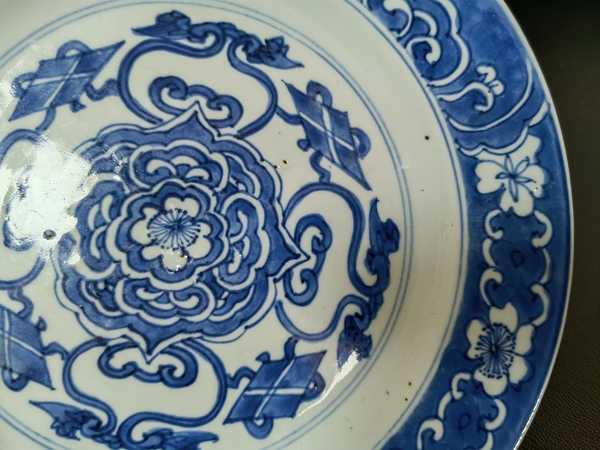 古玩陶瓷清—康熙精品青花八寶花卉紋折沿盤拍賣,當前價格6666元