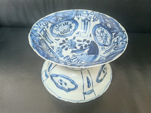 古玩陶瓷明—萬歷，精品青花“飛黃騰達(dá)“、“喜上枝頭“折沿花口碗一對拍賣，當(dāng)前價(jià)格8888元