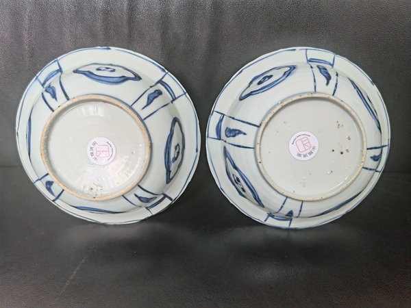 古玩陶瓷明—萬歷，精品青花“飛黃騰達(dá)“、“喜上枝頭“折沿花口碗一對拍賣，當(dāng)前價(jià)格8888元