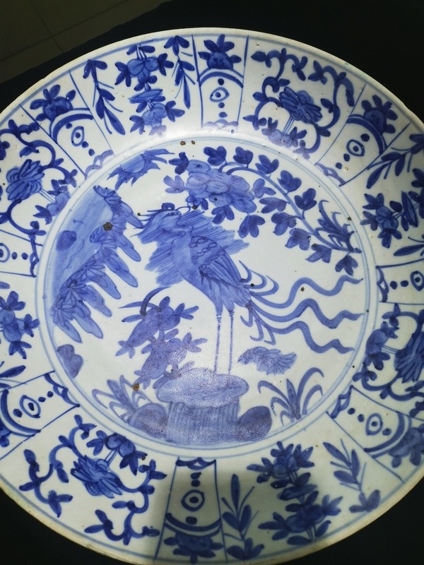 古玩陶瓷明代青花鳳凰牡丹紋盤拍賣,當前價格30000元