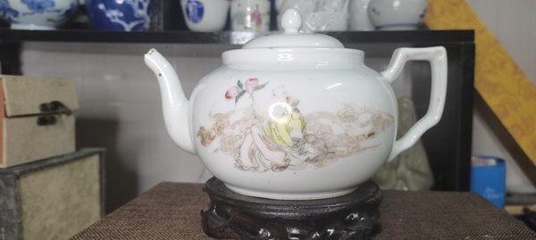 古玩陶瓷（精品）清末民初粉彩東方朔偷桃茶壺拍賣，當(dāng)前價格999元