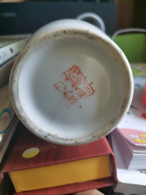 古玩陶瓷人物撇口瓶拍賣,當前價格260元