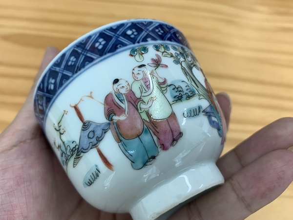 古玩陶瓷清晚期·“若深珍藏款”青花粉彩人物故事纹压手杯拍卖，当前价格3880元