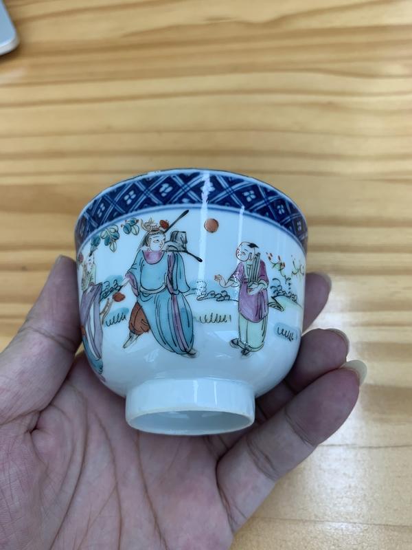 古玩陶瓷清晚期·“若深珍藏款”青花粉彩人物故事纹压手杯拍卖，当前价格3880元