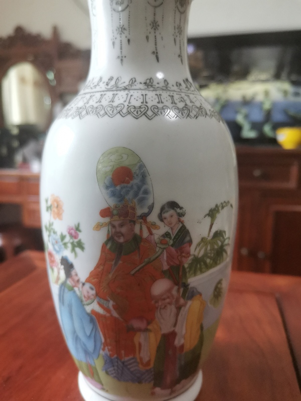 古玩陶瓷人物撇口瓶拍賣,當前價格260元