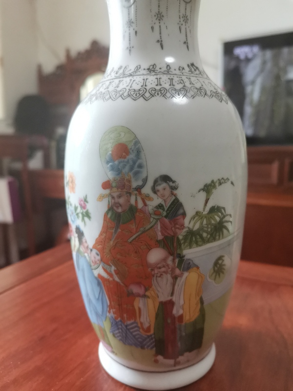 古玩陶瓷人物撇口瓶拍賣,當前價格260元