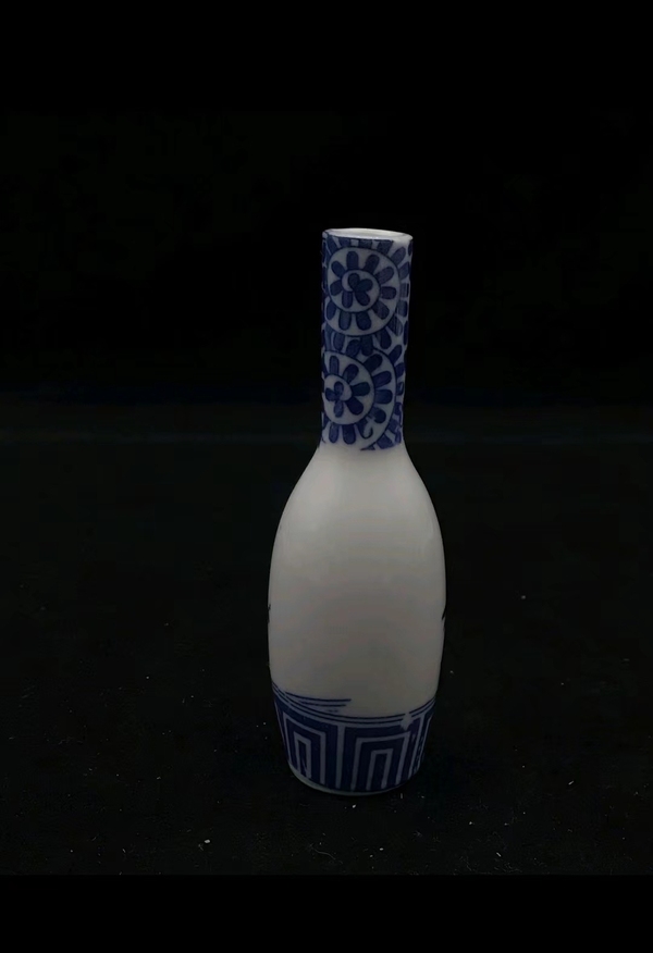古玩陶瓷花卉紋青花瓶拍賣,當前價格158元