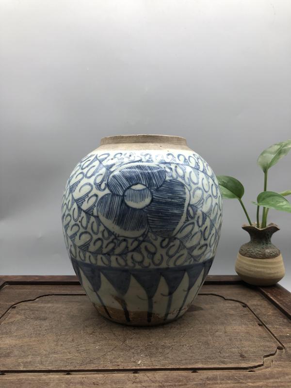 古玩陶瓷清中期【實(shí)物保真】青花花卉紋罐拍賣，當(dāng)前價(jià)格350元