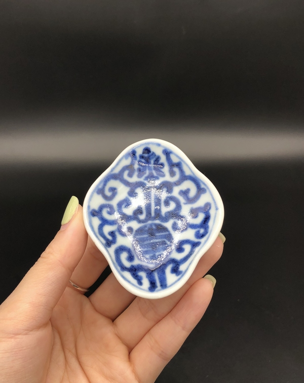 古玩陶瓷雍正忍冬紋筆舔拍賣,當(dāng)前價格2000元
