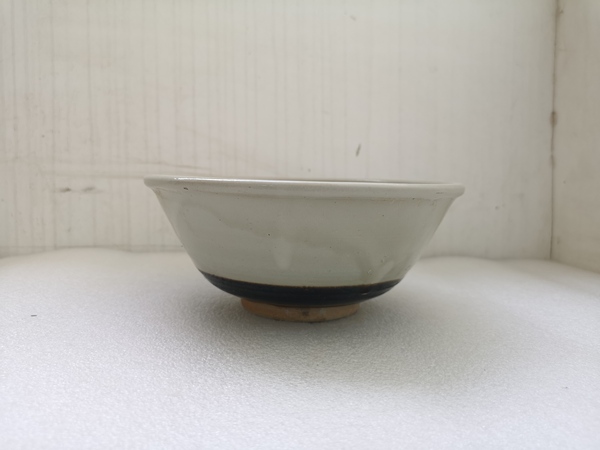 古玩陶瓷磁州窯白釉印花唇口碗拍賣,當前價格980元