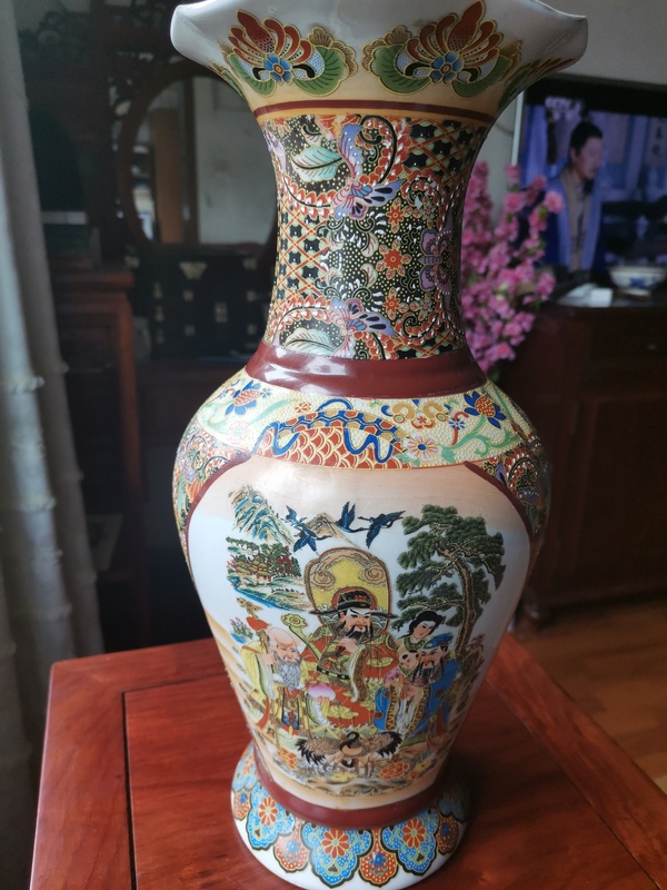 古玩陶瓷六十至八十年代人物紋彩繪花口瓶拍賣,當前價格660元