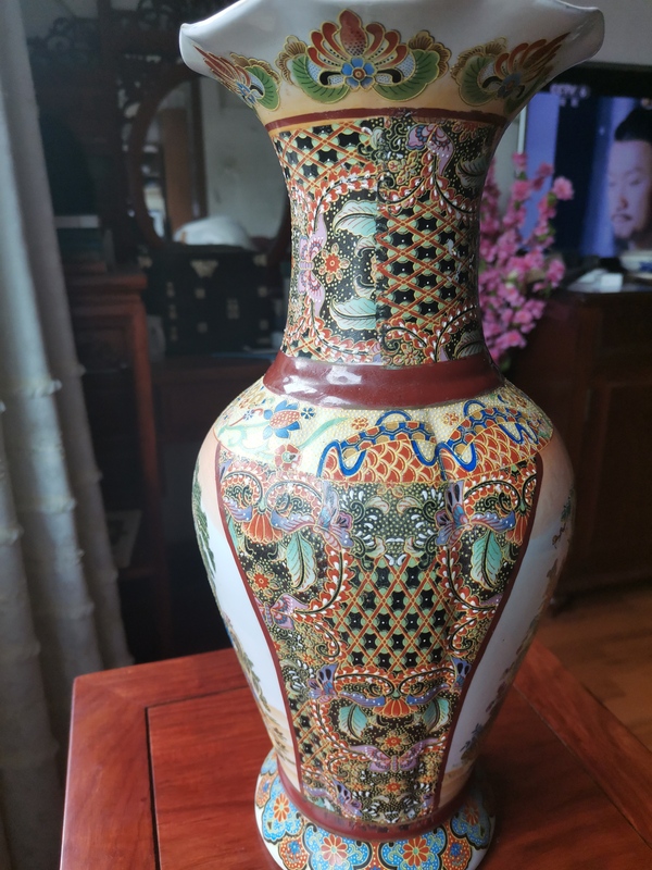 古玩陶瓷六十至八十年代人物紋彩繪花口瓶拍賣,當前價格660元