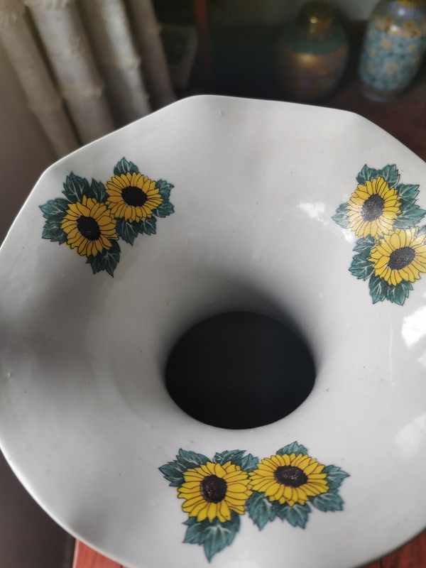 古玩陶瓷六十至八十年代人物紋彩繪花口瓶拍賣,當前價格660元
