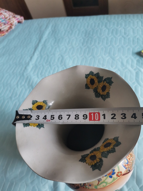 古玩陶瓷六十至八十年代人物紋彩繪花口瓶拍賣,當前價格660元