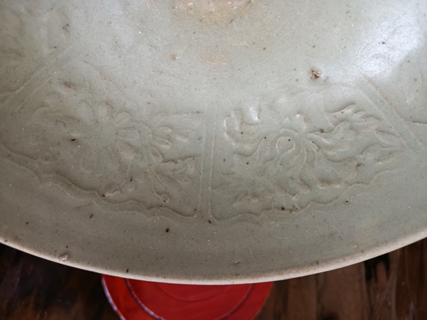 古玩陶瓷元代龍泉窯系青釉模印花卉紋碗拍賣，當(dāng)前價(jià)格1800元
