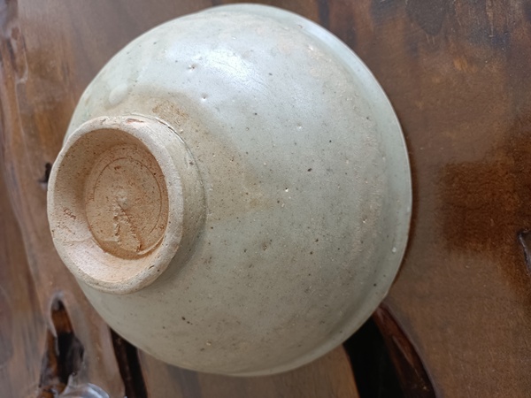 古玩陶瓷元代龍泉窯系青釉模印花卉紋碗拍賣，當(dāng)前價(jià)格1800元