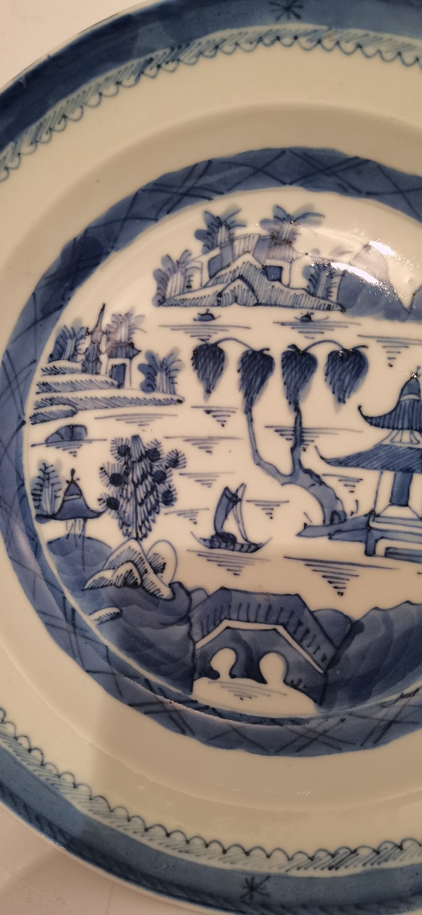 古玩陶瓷清中樓臺亭閣山水紋青花盤拍賣,當前價格2800元