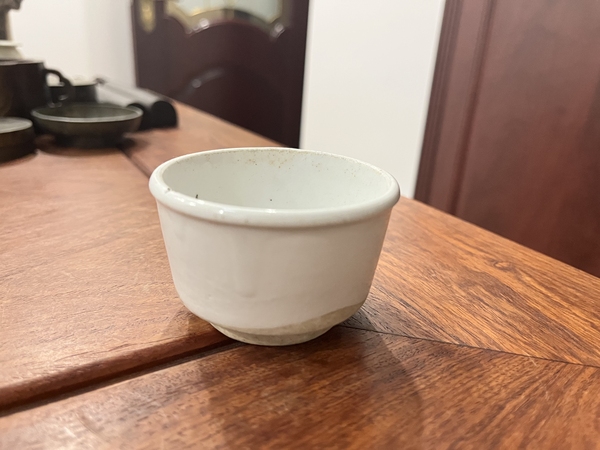 古玩陶瓷清代白釉唇口圈足杯拍賣,當前價格199元