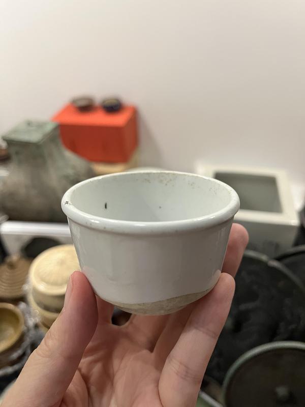 古玩陶瓷清代白釉唇口圈足杯拍賣,當前價格199元