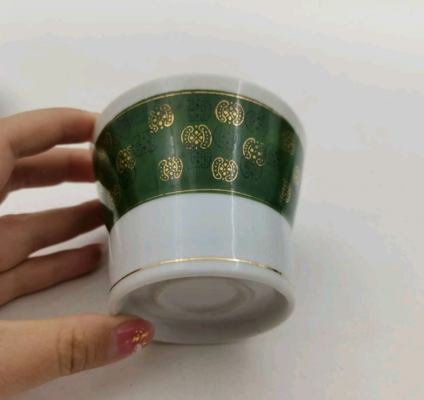 古玩陶瓷六十至八十年代綠彩描金花卉紋蓋杯拍賣,當(dāng)前價格220元