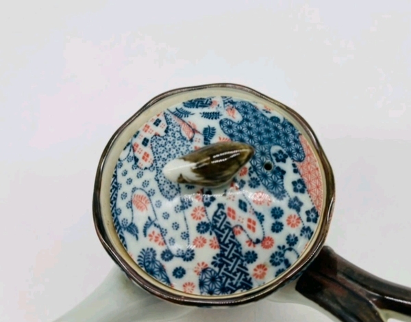 古玩陶瓷六十至八十年代青花加彩側(cè)把壺拍賣,當(dāng)前價格298元