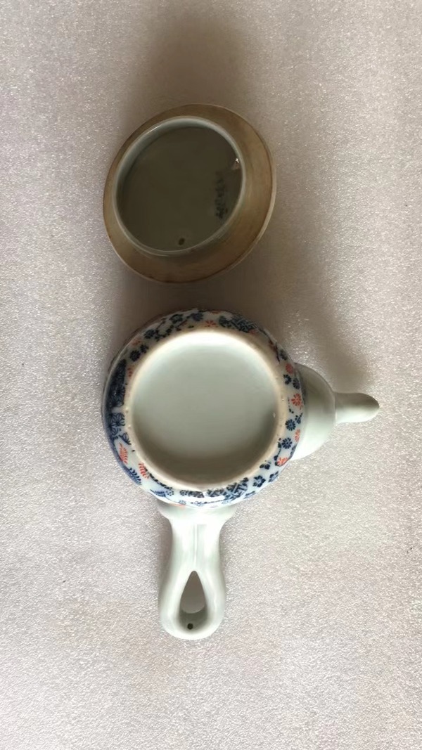 古玩陶瓷六十至八十年代青花加彩側(cè)把壺拍賣,當(dāng)前價格298元