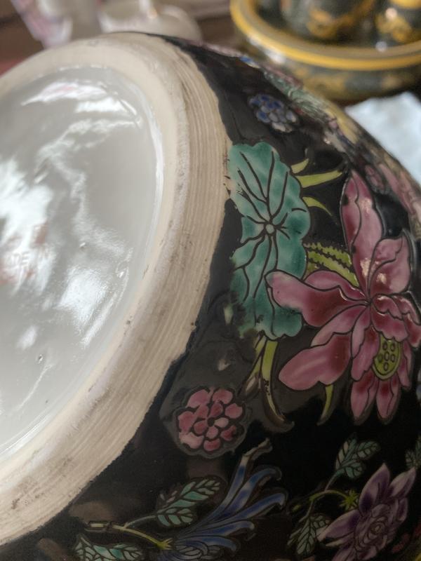 古玩陶瓷黑地百花不落地粉彩罐拍賣,當前價格11000元
