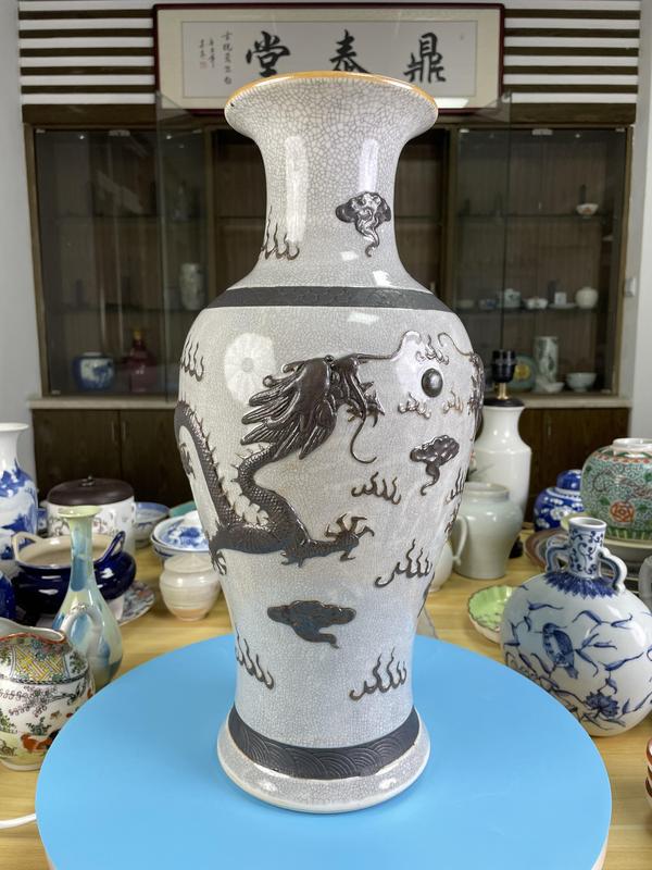 古玩陶瓷民國 極品哥釉二龍戲珠觀音瓶拍賣,當前價格12000元