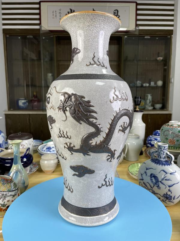 古玩陶瓷民國 極品哥釉二龍戲珠觀音瓶拍賣,當前價格12000元