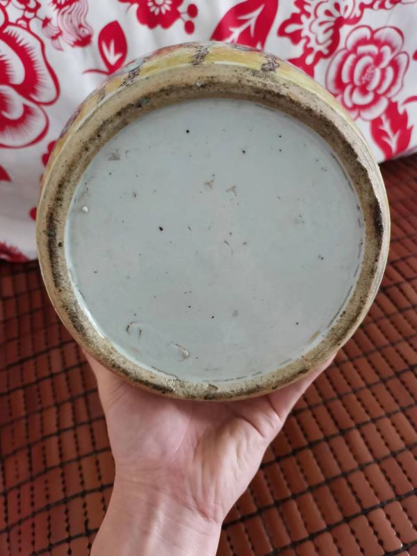 古玩陶瓷黃地花間龍紋粉彩撇口瓶拍賣,當前價格28000元