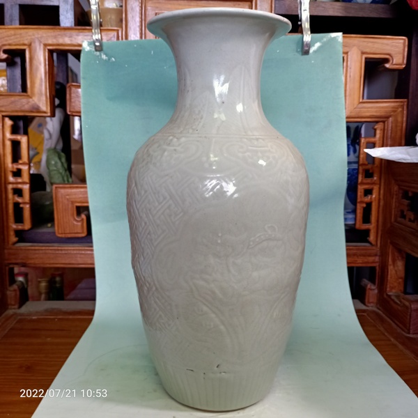 古玩陶瓷清中豆青釉印花撇口瓶拍賣,當前價格2888元