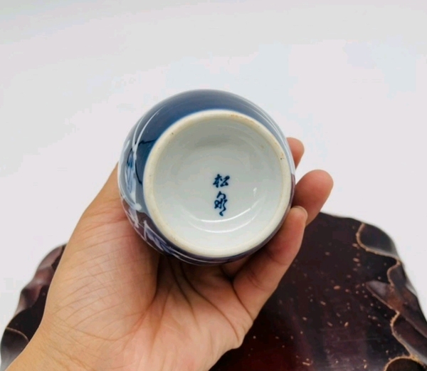 古玩陶瓷六十至八十年代花卉紋青花長(zhǎng)頸瓶拍賣，當(dāng)前價(jià)格260元