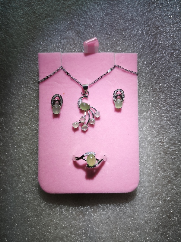 古玩玉器翡翠首飾拍賣(mài),當(dāng)前價(jià)格550元