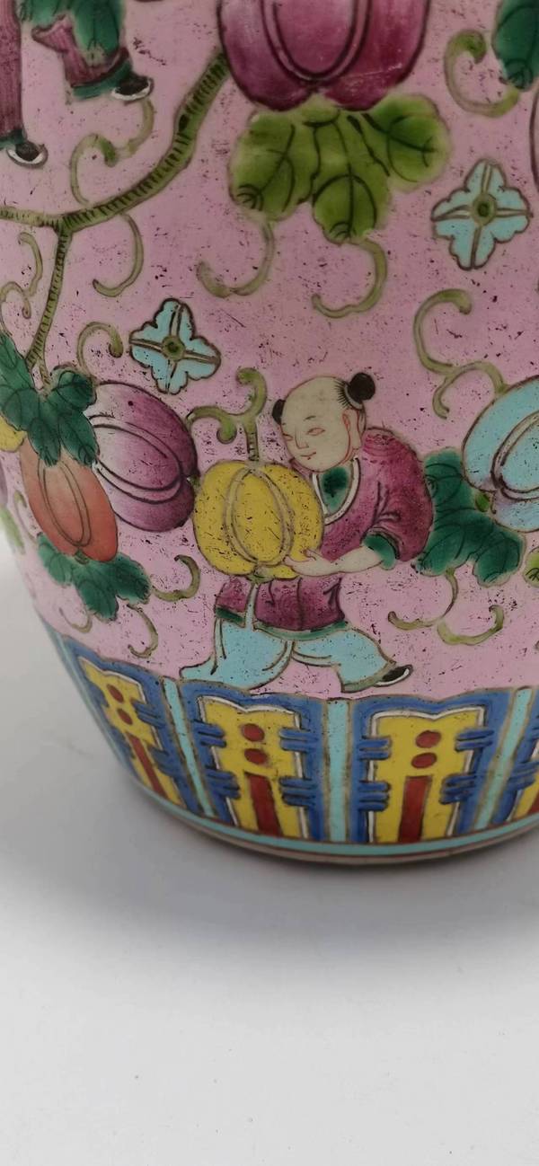 古玩陶瓷胭脂紅地粉彩嬰戲紋冬瓜蓋罐拍賣,當前價格6000元